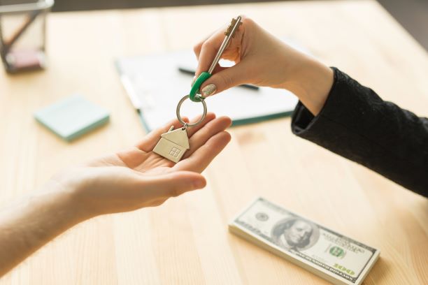 How Much Does A Real Estate Agent Make In Each Deal?